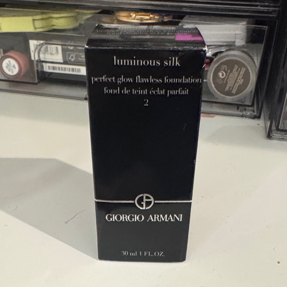 OLD FORMULA Giorgio Armani Luminous Silk Foundation 2